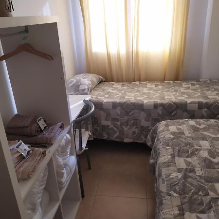 Habitacion En Un Apartamento Deltebre Buitenkant foto